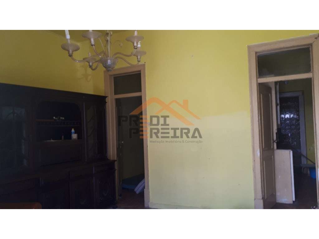 Moradia T3 para reabilitar, situada numa localização privilegiada, ... - Grande imagem: 2/12