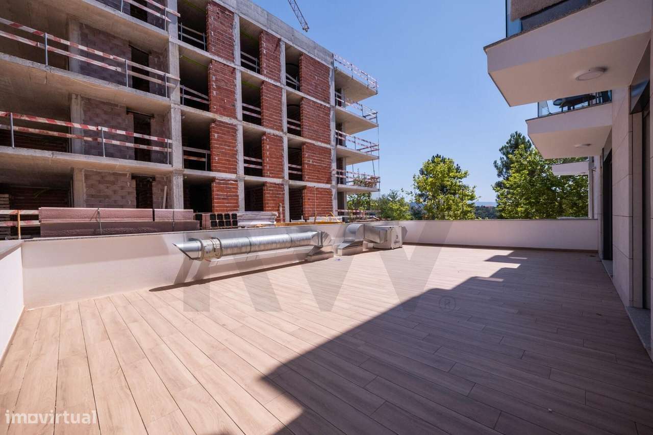 Luminoso Apartamento T2 NOVO com Terraço e Garagem Fechada — Quinta de-28