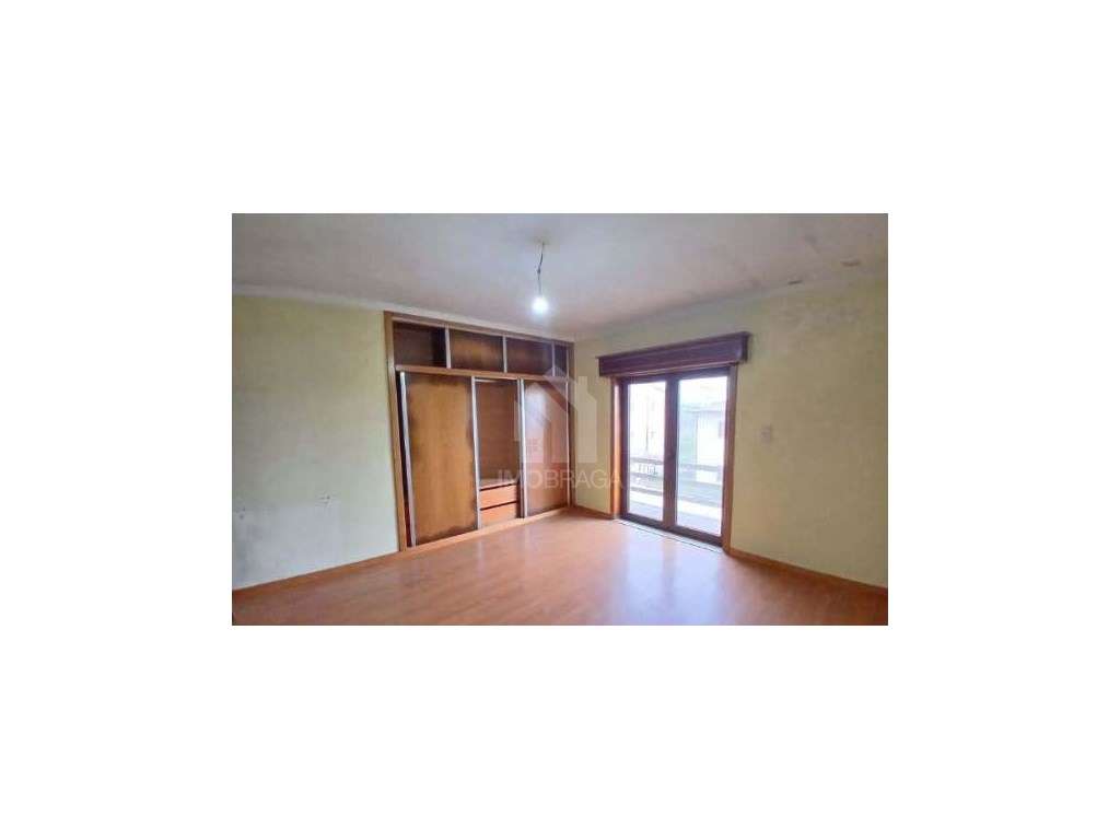 Moradia individual T4 situada em Alijó, no distrito de Vila Real-10