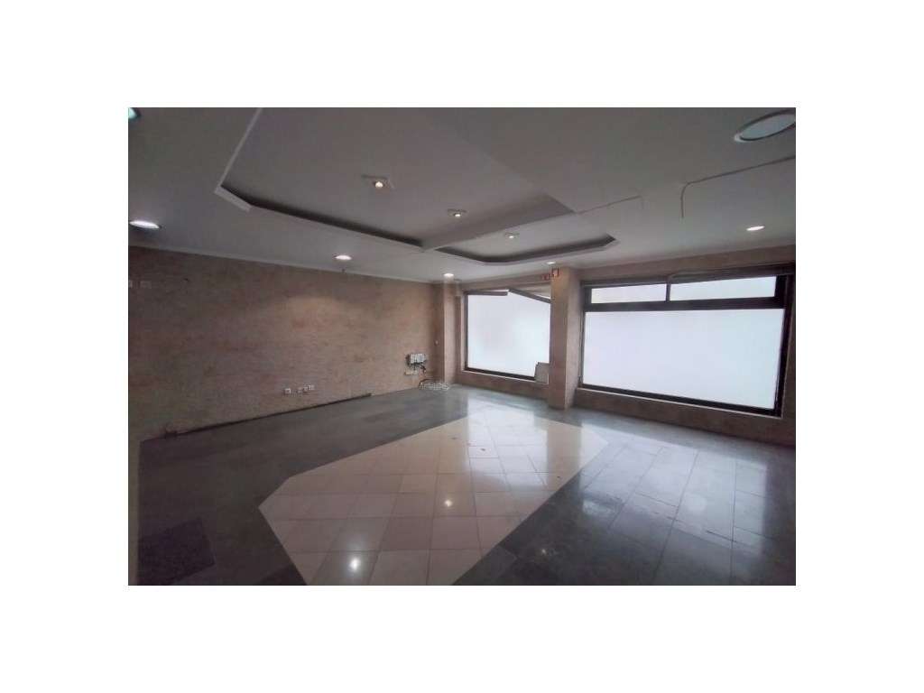 Loja muito espaçosa e com localização muito central - Grande imagem: 5/37