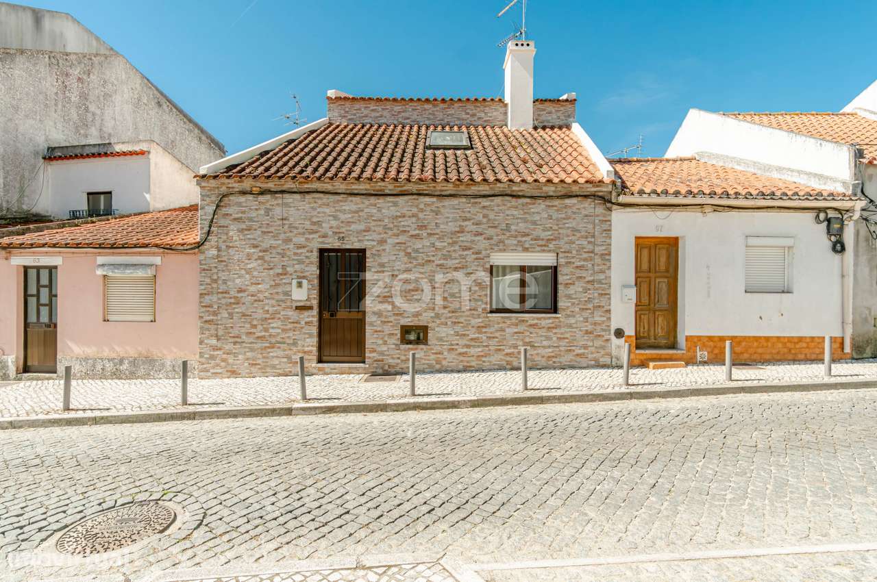 Moradia T1 + 1 Azambuja com Espaço Comercial-1