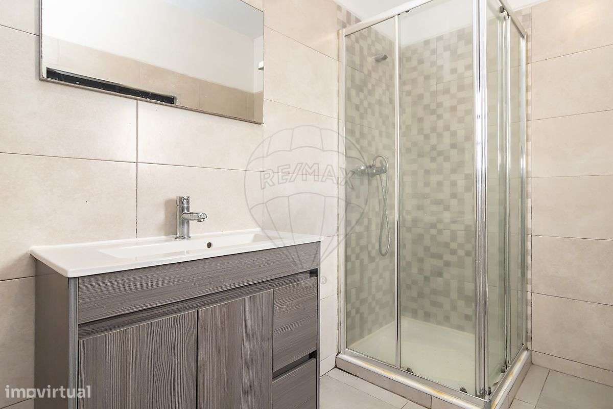 Moradia T5 + Moradia T2 | Terreno 3.717 m² | Azeitão-17