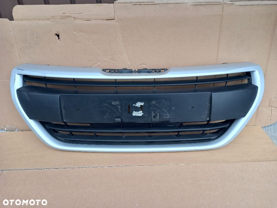 PEUGEOT 208 GRILL ATRAPA - 1