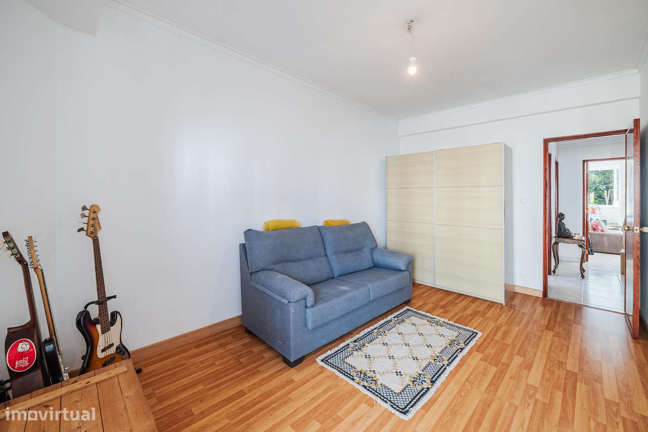 Apartamento T2 localizado nas Mercês-18
