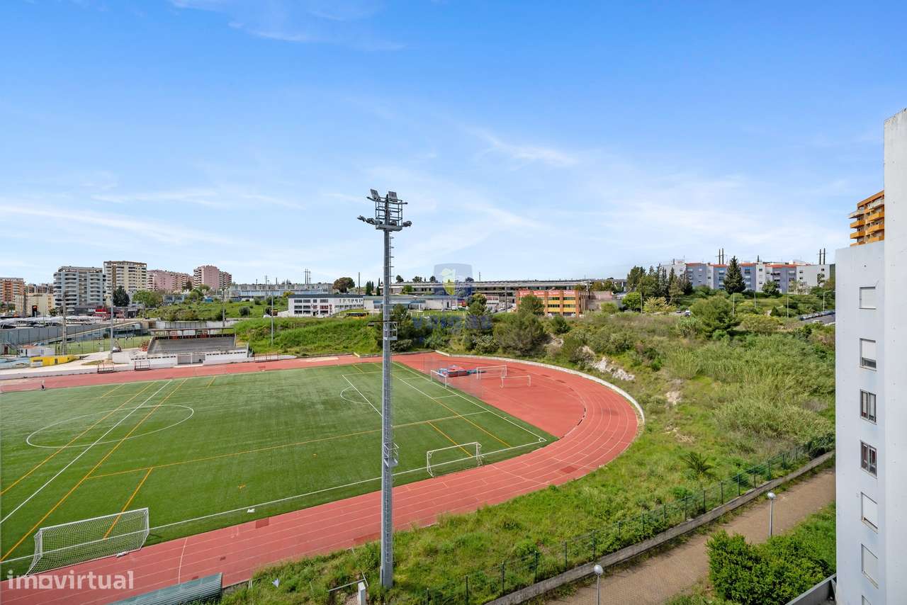 Apartamento T3 Renovado com Vista Rio-20