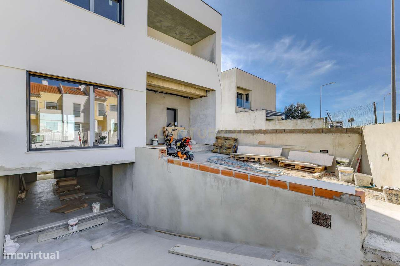 Moradia T4 com piscina em Caneças-52