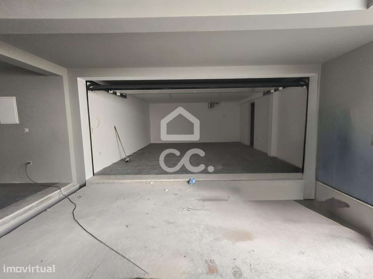 Moradia T3 Nova com 3 Suites, Jardim e Terraço – Design Contemporâneo-25