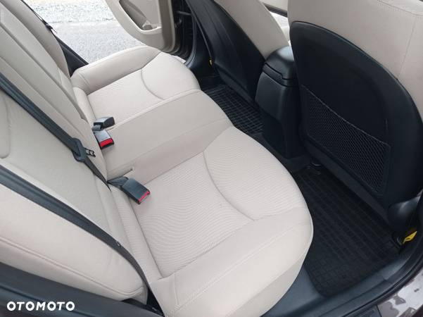 Hyundai Elantra 1.6 Comfort - 17
