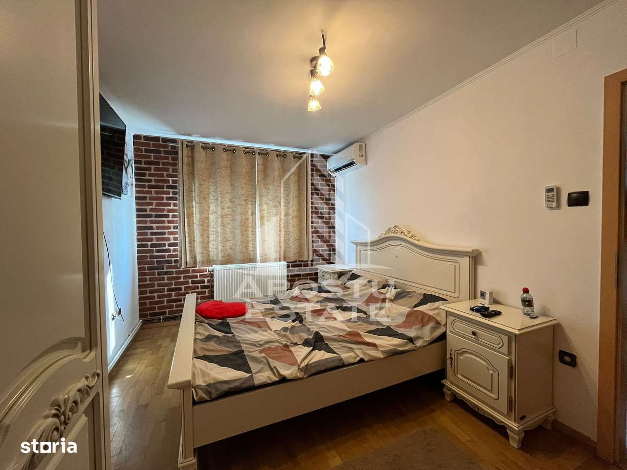 Apartament cu 3 camere, decomandat, centrala proprie, zona Dambovita - Imagine principală: 5/11