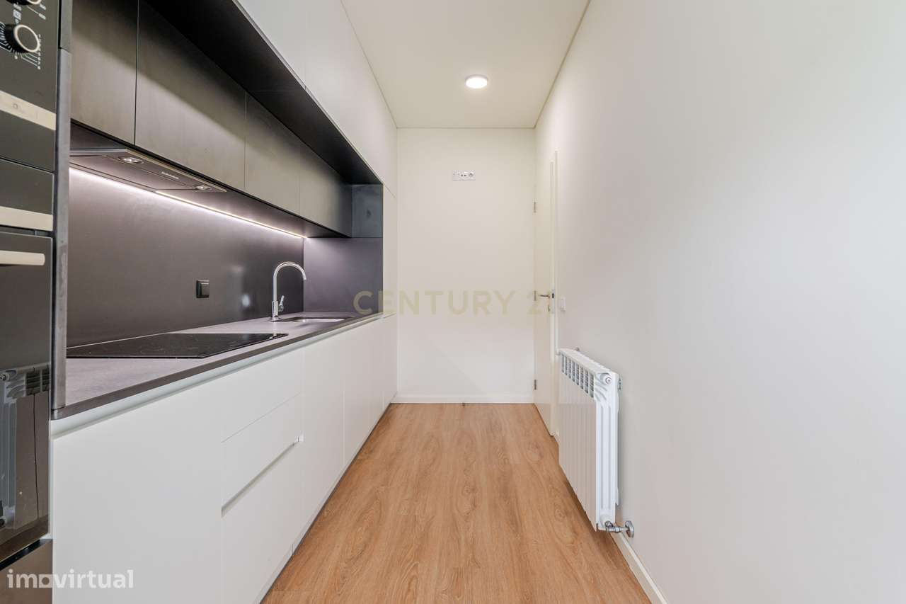 Apartamento T2 praticamente novo , nas Antas, Porto-31