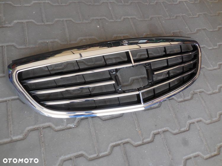 Mercedes C 205 Grill Atrapa Pod Distronic - 1