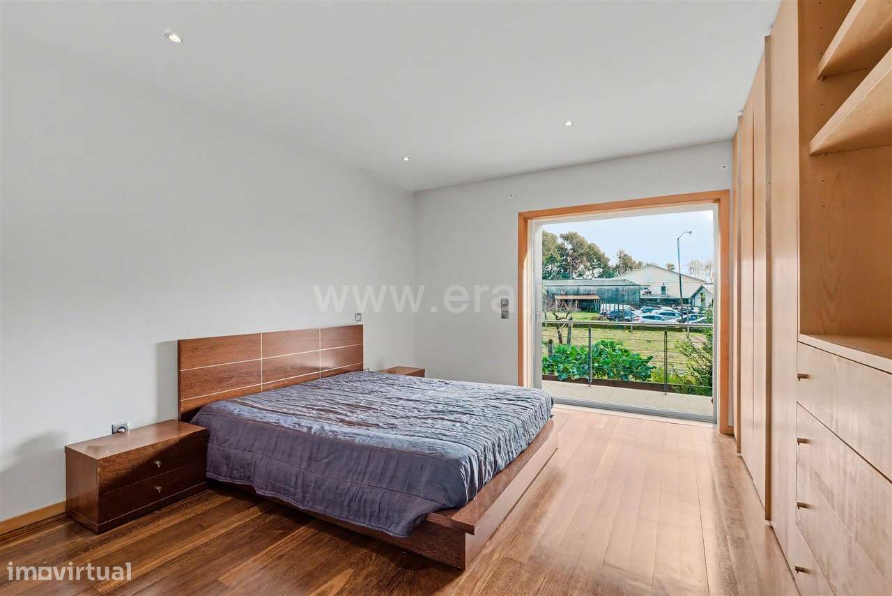 Moradia V3 em Paredes-14