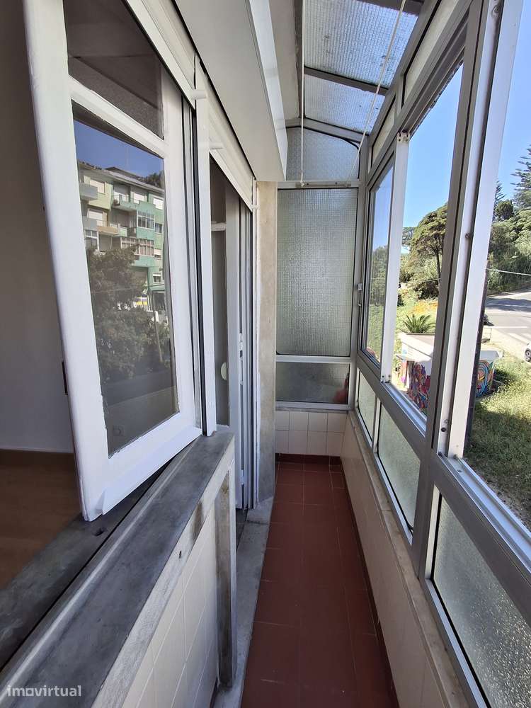 Apartamento T4 muito soalheiro, em zona central.-5