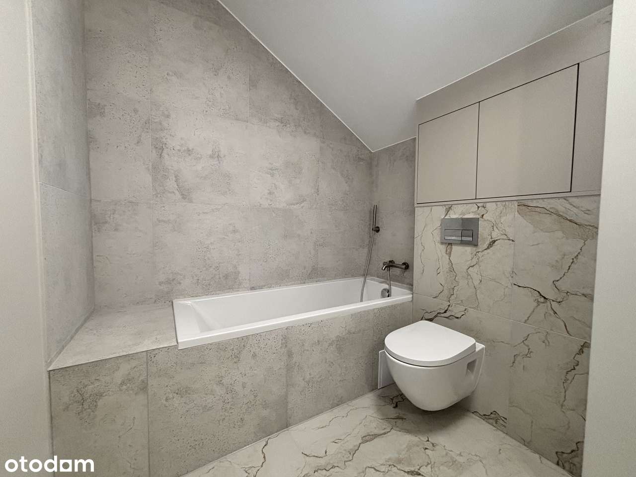 Apartament DWUPOZIOMOWY w szeregowcu z dużym TARASEM-13