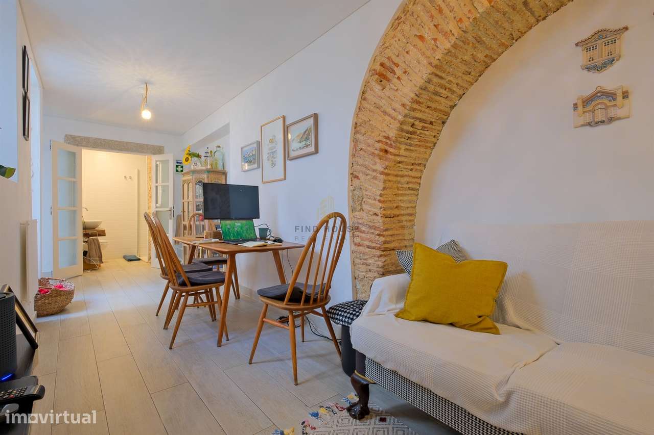 Apartamento T2 com licença para A.L. no centro de Lisboa-12