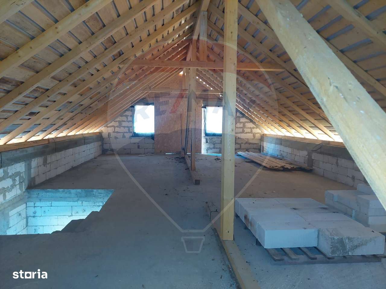 Casa la rosu de vanzare in Caiuti, Bacau - Imagine principală: 5/20