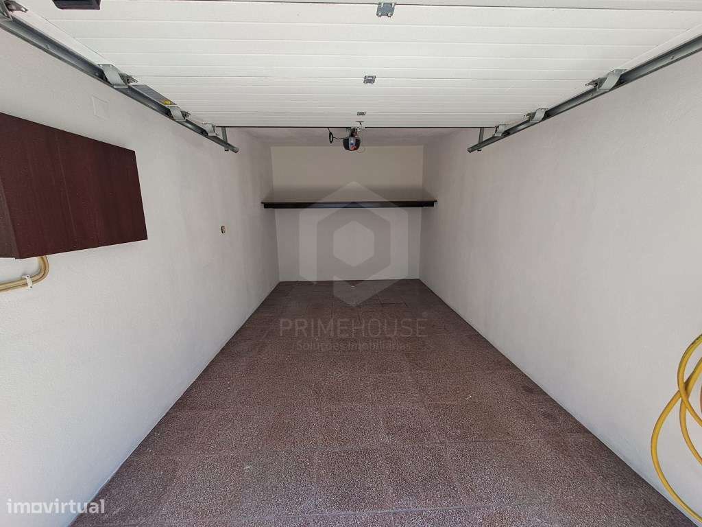 Garagem para arrendamento com água e eletricidade - Grande imagem: 3/10