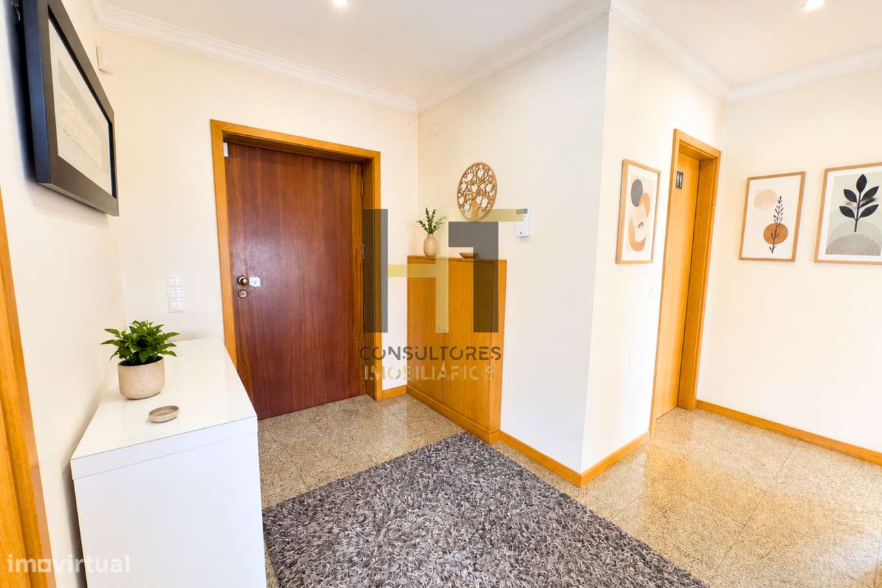 Moradia T3 | 4 Frentes | Piscina, Suite c/ Closet, Garagem 3 Carros |-9