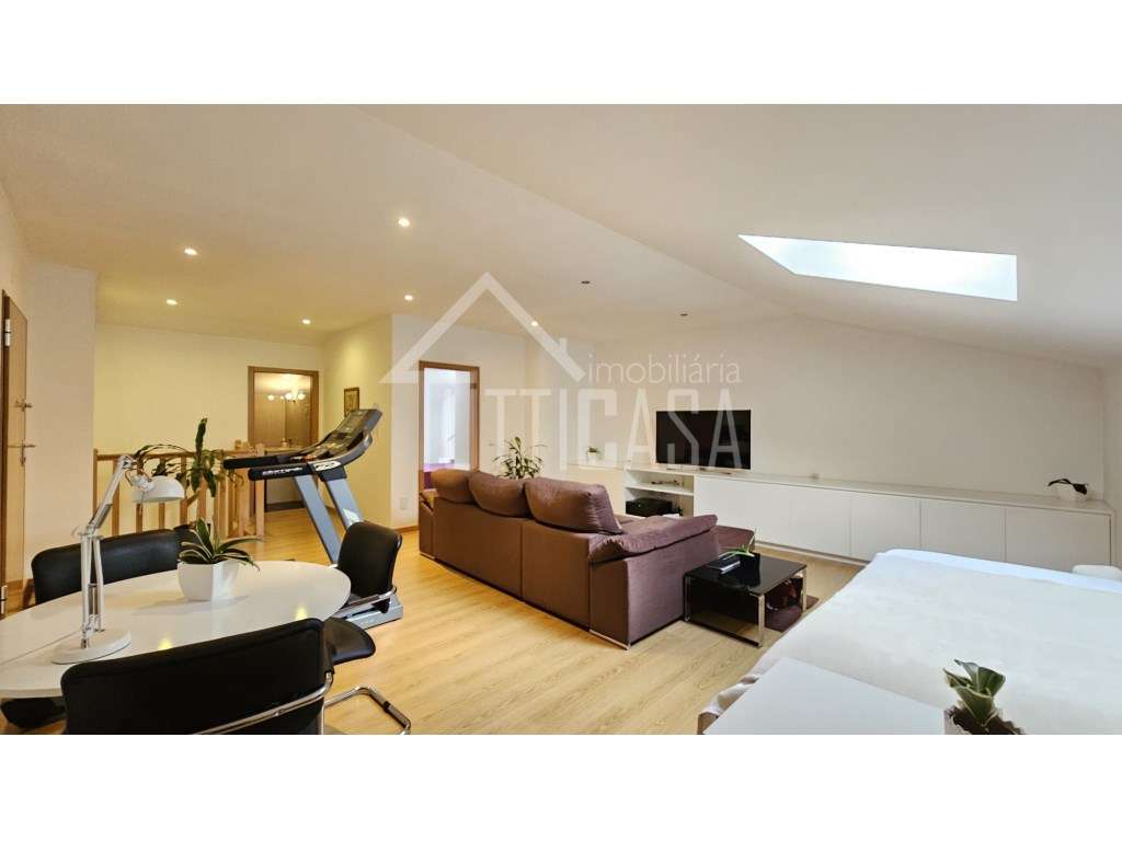 Apartamento estilo duplex T2+1 na Malveira-40