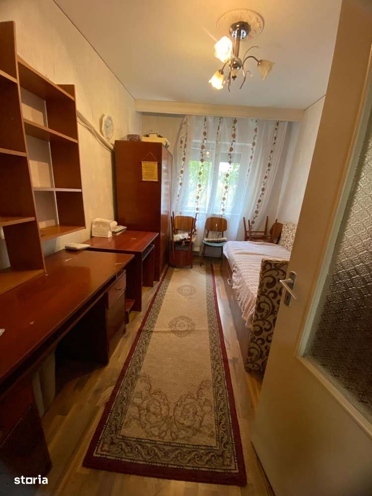 3 DECOMANDATE la etajul 2, Banca Nationala-4