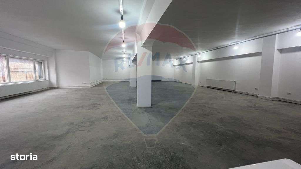 Spatiu comercial de 990mp de inchiriat - Imagine principală: 3/13
