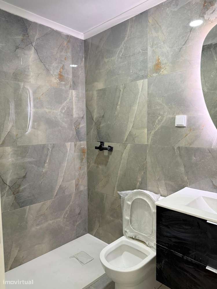 Apartamento T2 com varanda e vista cidade - Grande imagem: 2/6