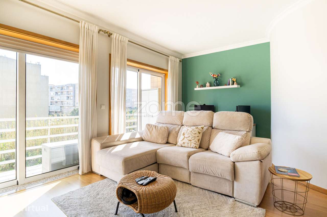 T2 Renovado com Garagem e Varanda - Vila Nova de Gaia - Grande imagem: 2/20