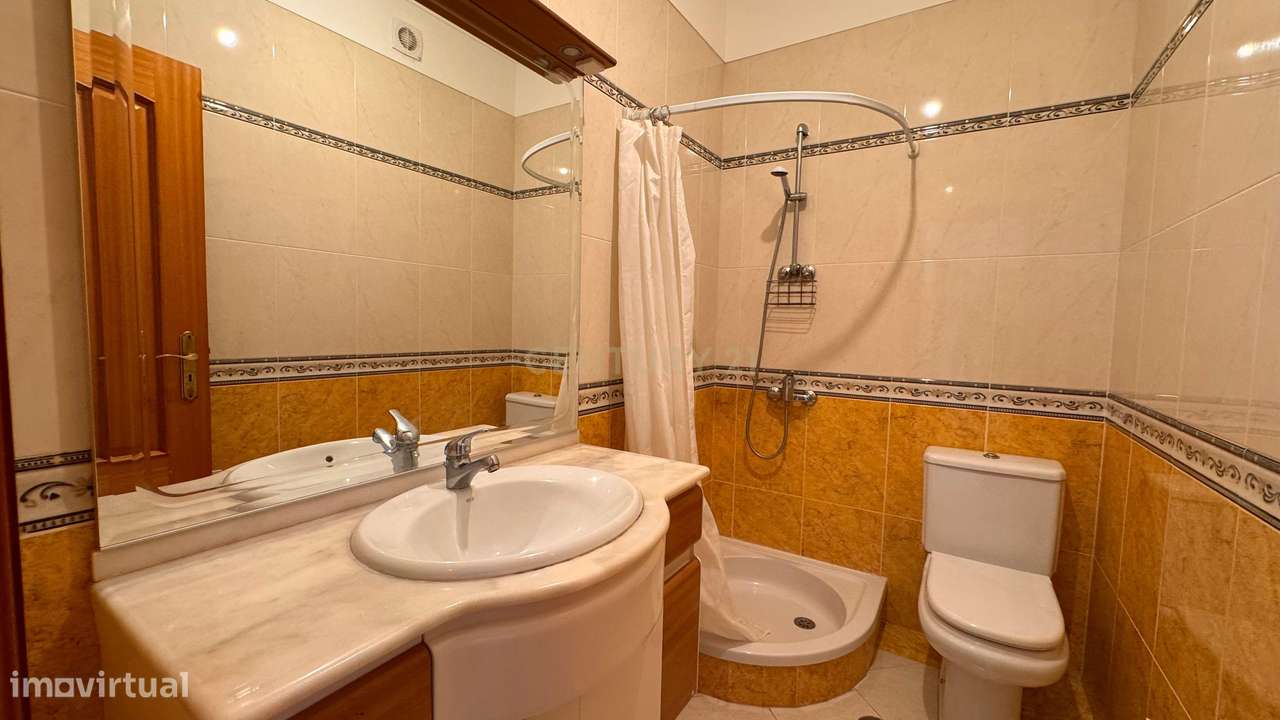 Excelente T4 no Montijo com Garagem e Arrecadação.-33