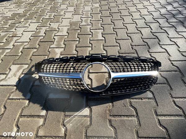 Atrapa Grill Mercedes C W205 - 1