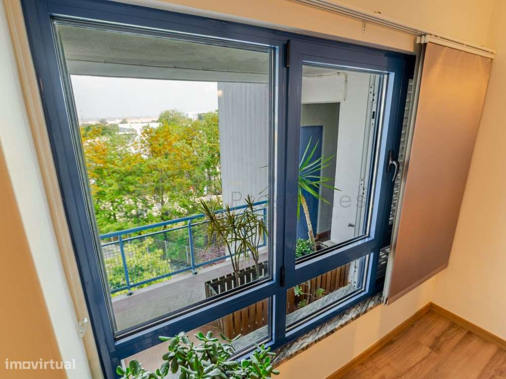 Apartamento T2 Totalmente Remodelado com Elevador - Barreiro-10