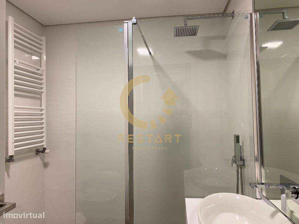 Apartamento T3 totalmente mobilado com vista Rio-12