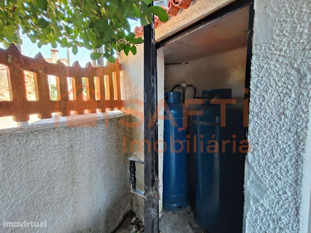 MORADIA T4, COM GARAGEM, ELEVADOR E TERRAÇO COM VISTA. - Grande imagem: 4/58