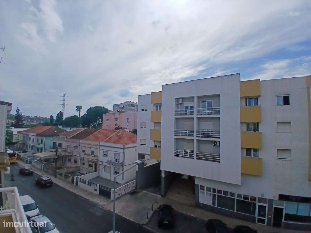 T2 renovado em Odivelas, Lisboa-10