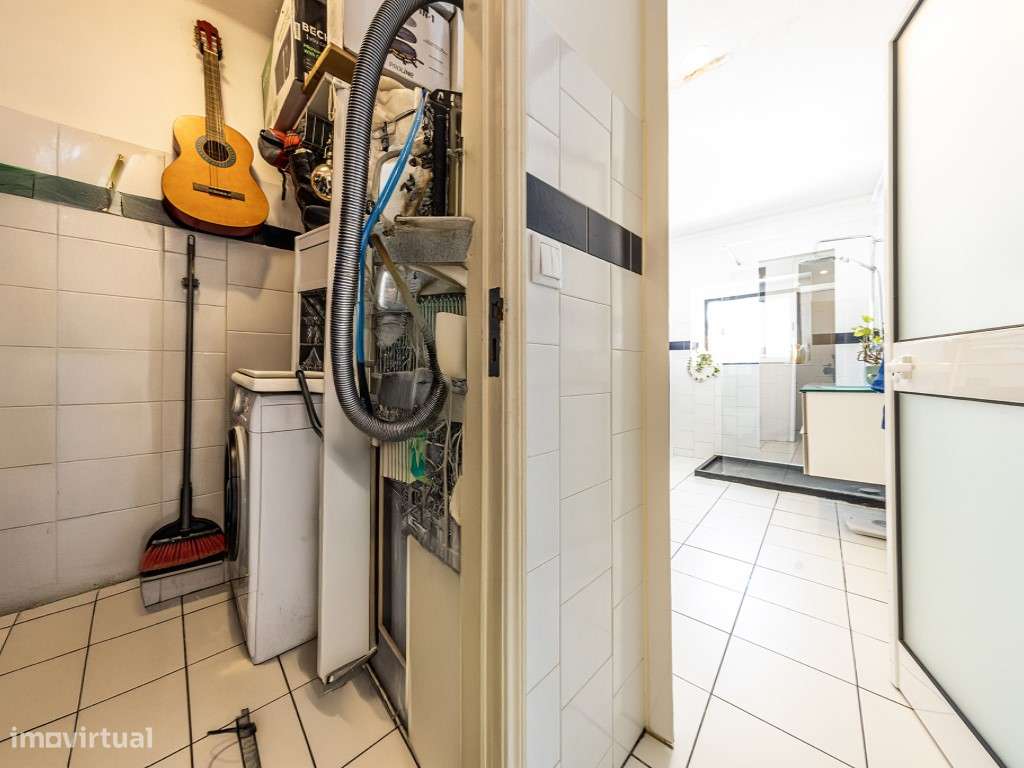 Apartamento T1 renovado e com ótima exposição solar-15