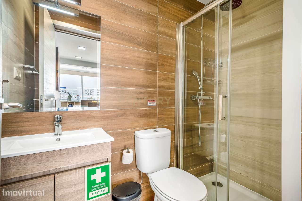 Apartamento T2 com terraços e piscina a 100 metros da praia da Oura –-11
