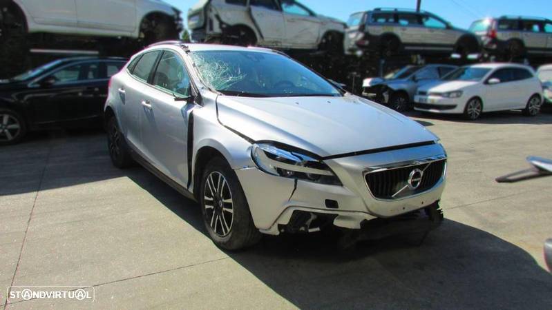 Volvo V40 2.0 D2 (120cv) de 2019 - Peças Usadas (7092) - 1