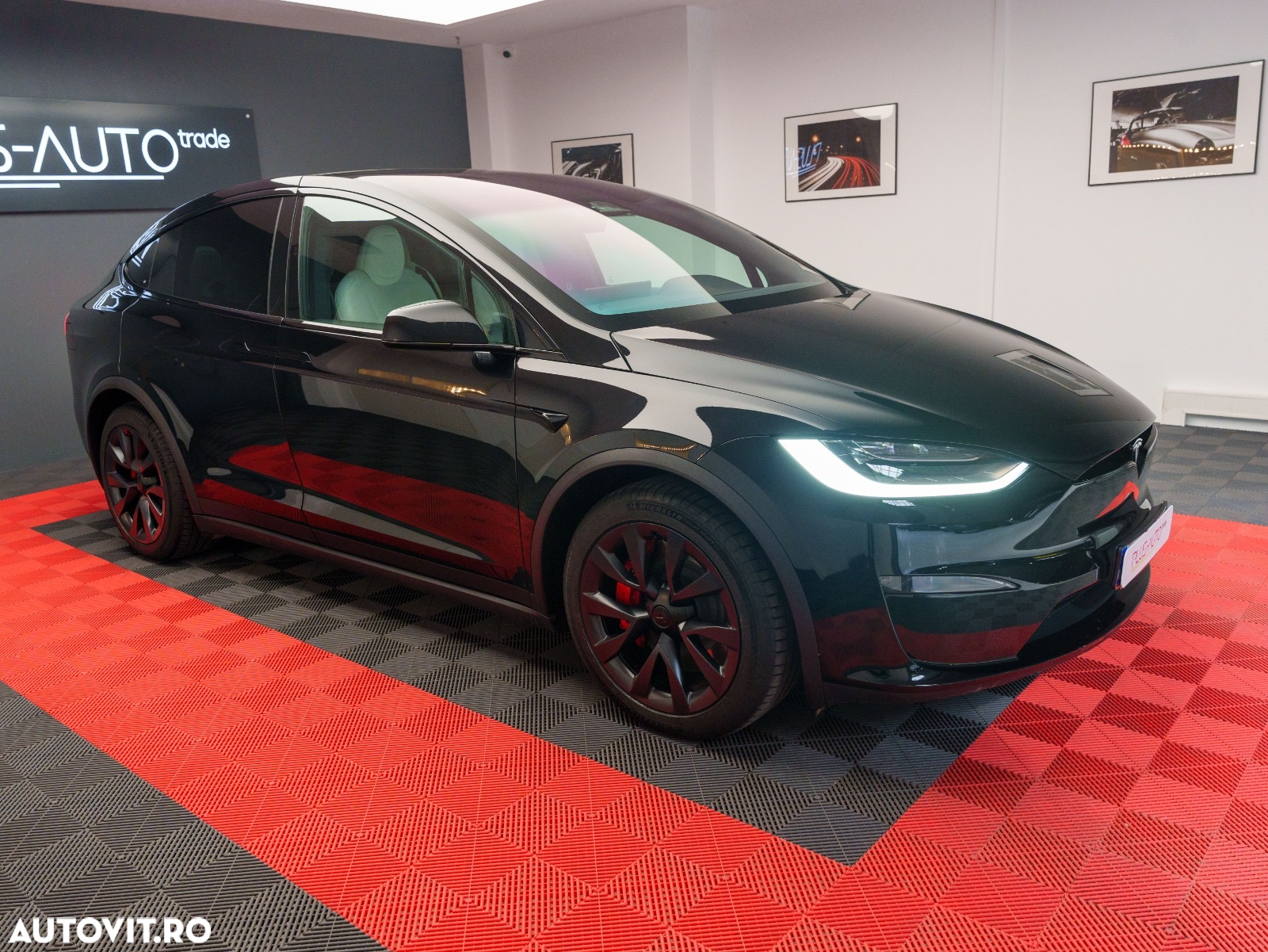 Tesla Model X - 13