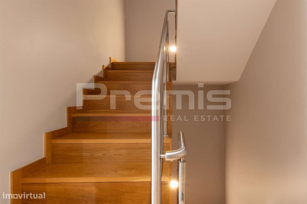 Moradia T5, com jardim e garagem para 4 carros, em Vila Nova de Gaia-35