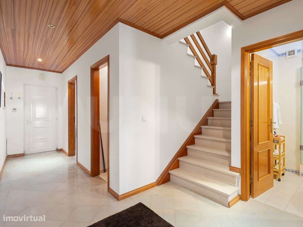 Moradia T2 com piscina e vista mar para venda em Santa Cruz.-6