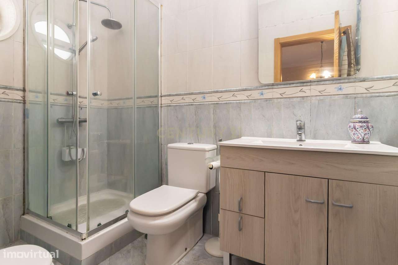 Moradia T4 Independente com garagem e jardim em Setúbal-23