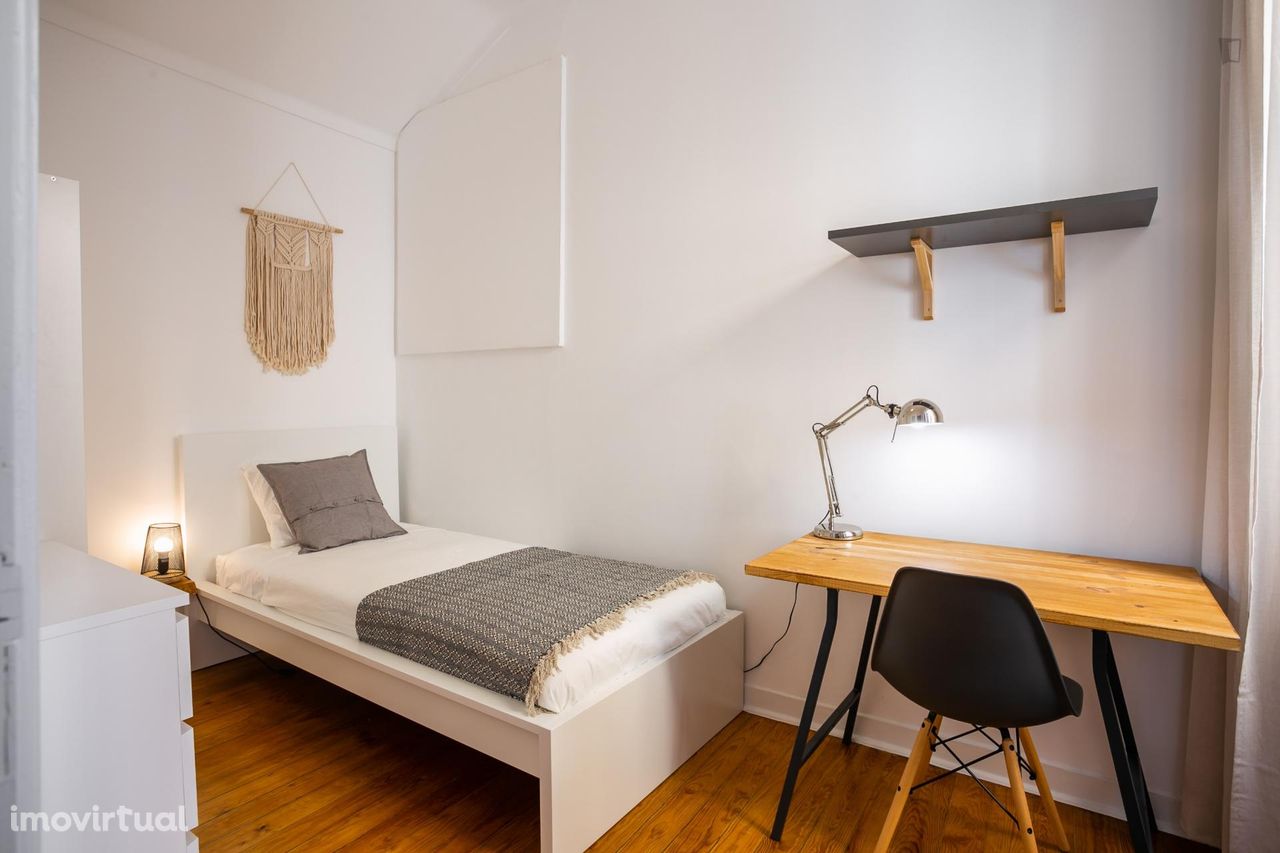 368758 - Quarto com cama de solteiro em apartamento com 7 quartos