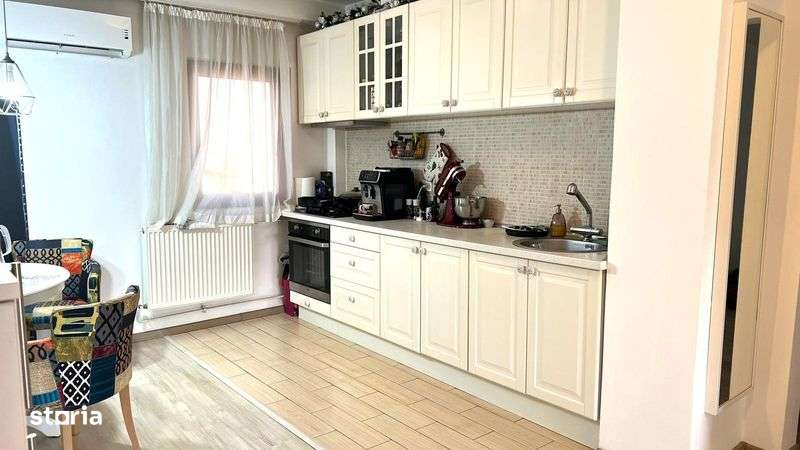 Vand apartament 4 camere zona Sebastian - 13 Septembrie