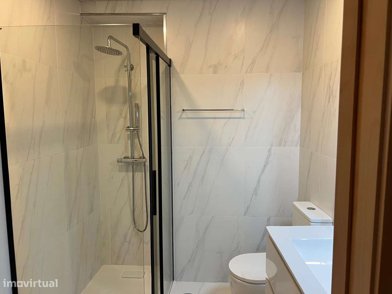 T2 + 1 Avenida dos Banhos vista mar-18