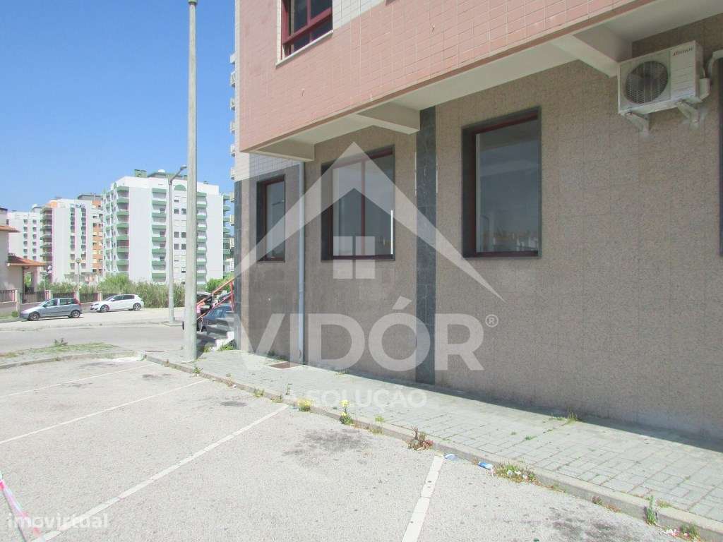 Loja de 93m2 c/ montras junto ao E.Leclerc - Grande imagem: 4/15