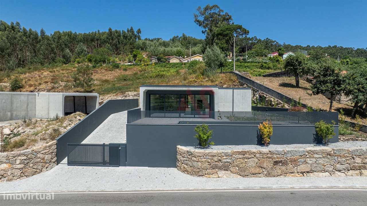 Moradia Térrea T3 com Piscina | Nova | Leitões, Guimarães-14