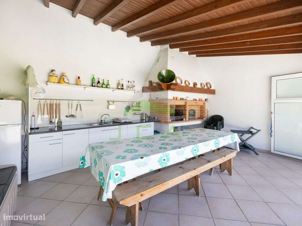 Moradia V4 com piscina e terreno-51