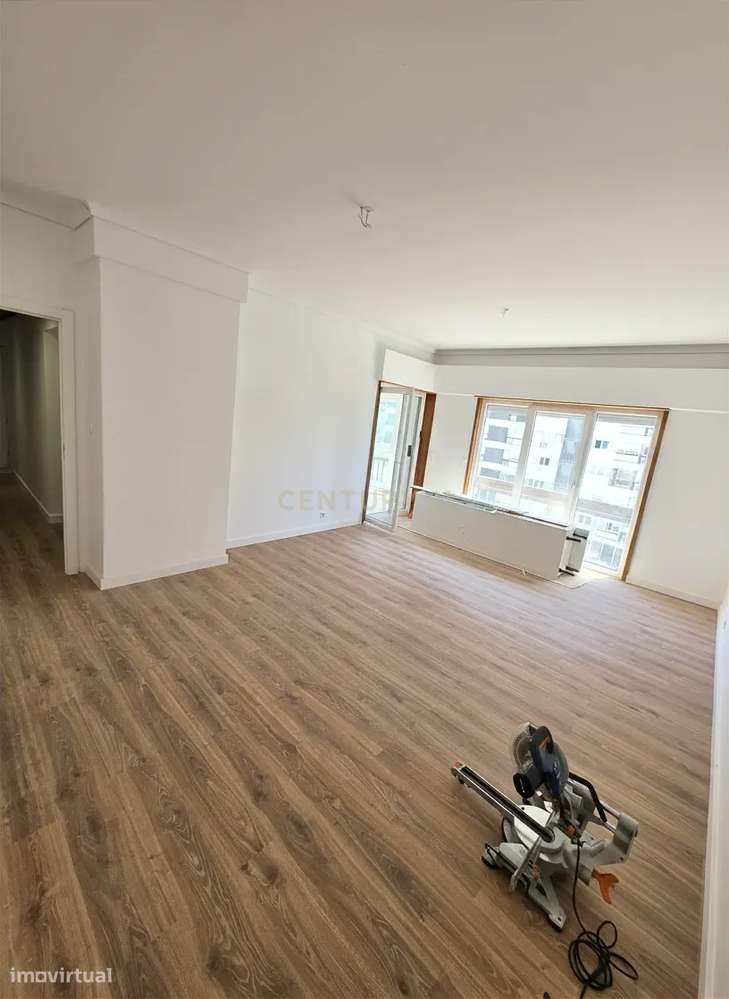 Apartamento Renovado em Algés, Oeiras - 2 Quartos e 2 WC-12
