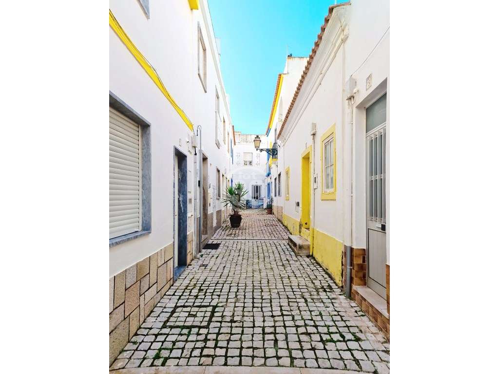 Casa histórica renovada e com fantástica vista mar na zona mais ant...-26