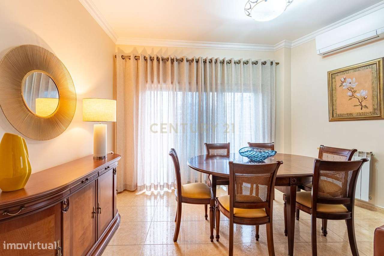 T3 com duas varandas na Rua Pulido Valente Colinas do Cruzeiro-15