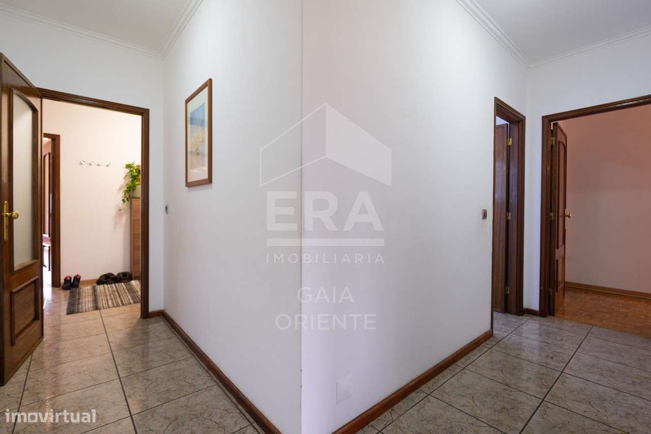 Apartamento T3 com Excelentes Áreas em Oliveira do Douro-26